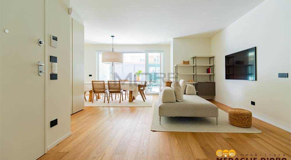 SOGGIORNO CON ACCESSO AL TERRAZZO 