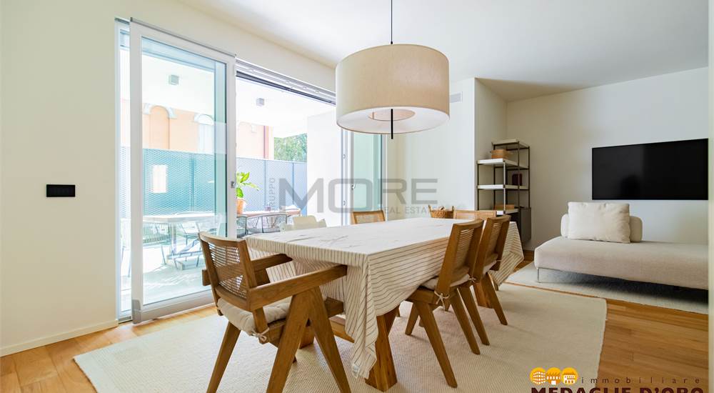 SOGGIORNO CON ACCESSO AL TERRAZZO 