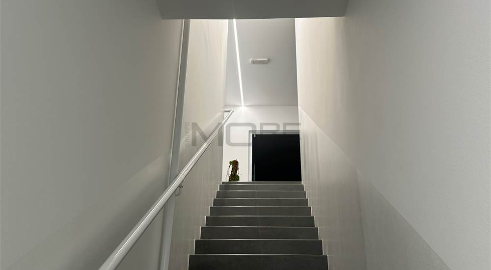 SCALA PER ACCEDERE AL PIANO PRIMO 