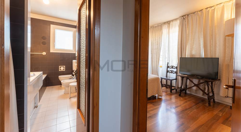 DISIMPEGNO CAMERA PADRONALE