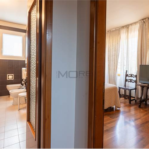 DISIMPEGNO CAMERA PADRONALE