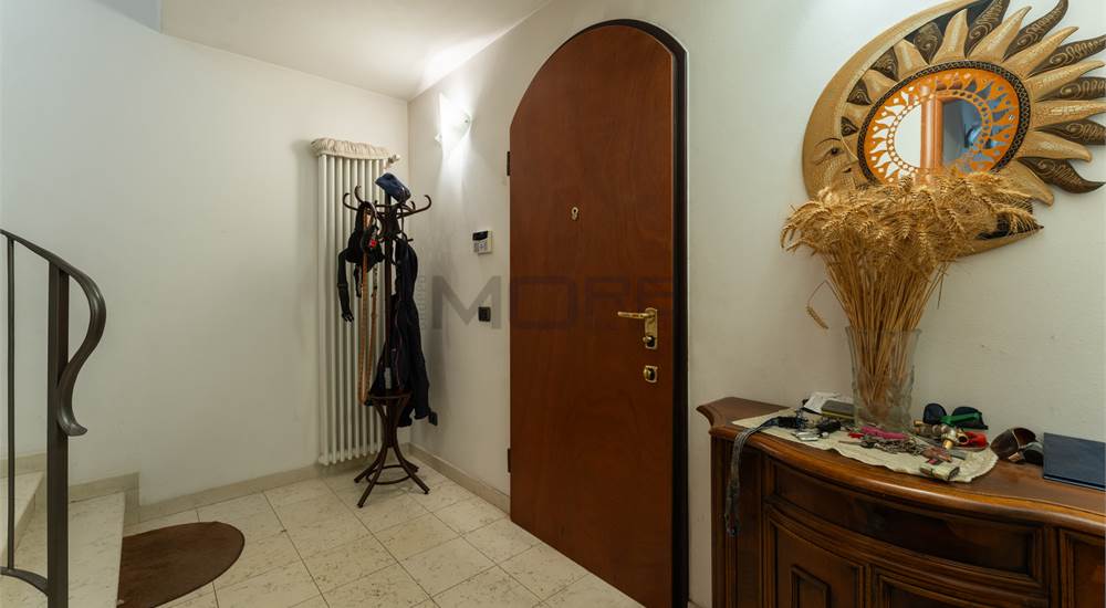 INGRESSO VANO SCALE  PIANO TERRA