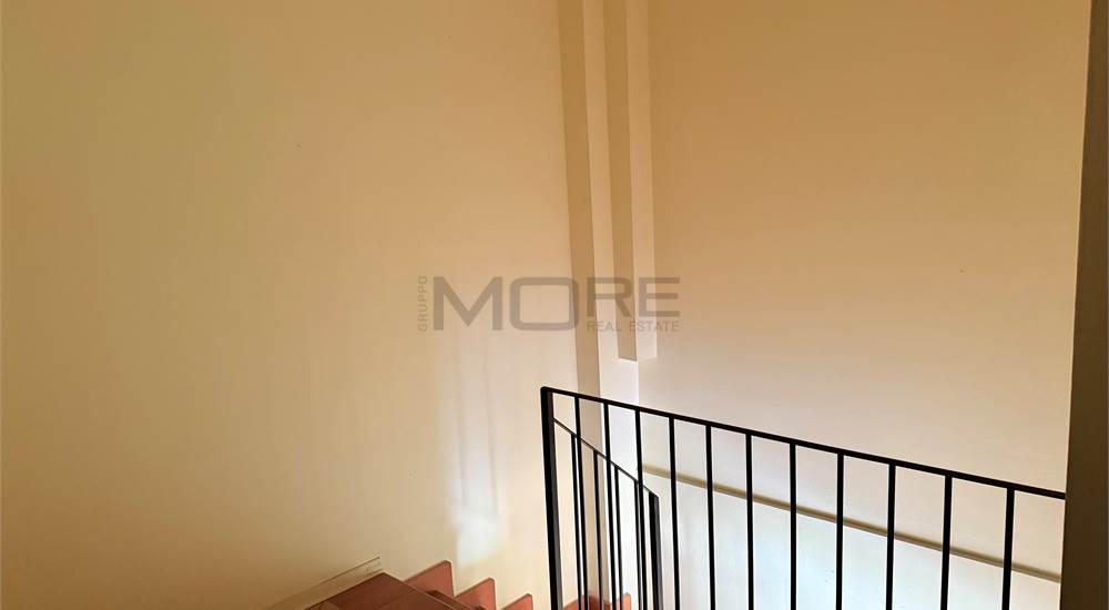 SCALA PER ACCEDERE AL PIANO PRIMO 