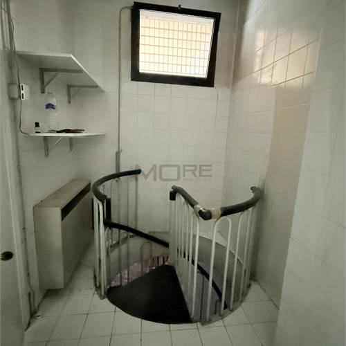 SCALA X ACCEDERE AL MAGAZZINO 