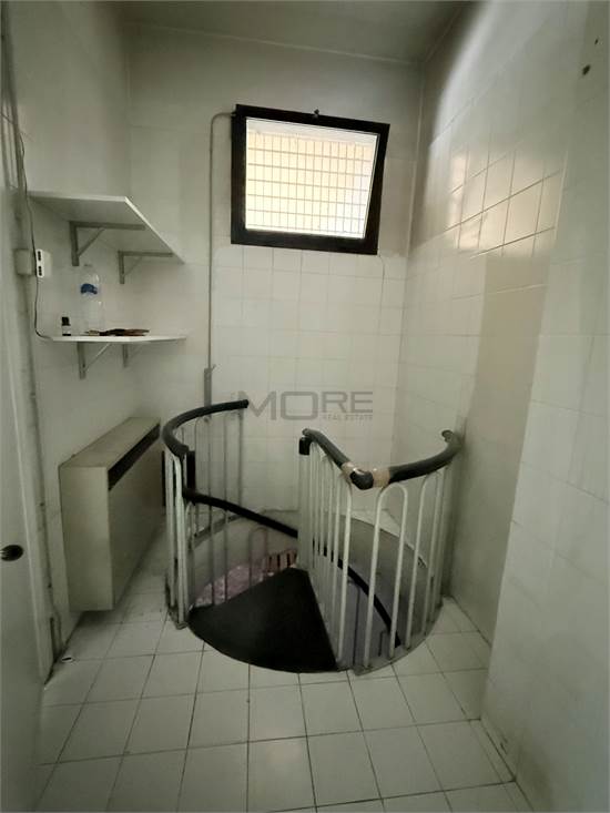 SCALA X ACCEDERE AL MAGAZZINO 