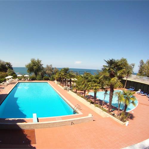 PISCINA BIMBI E ADULTI 