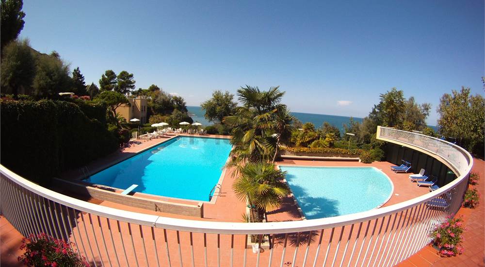 PARTI COMUNI: PISCINA GRANDE E PICCOLI