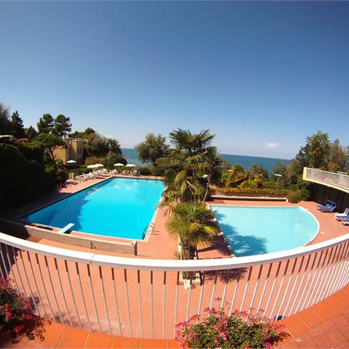 PARTI COMUNI: PISCINA GRANDE E PICCOLI