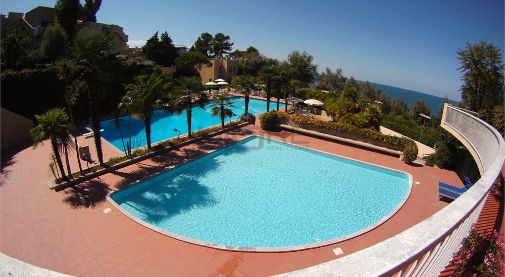 PARTI COMUNI: PISCINA GRANDE E PICCOLI