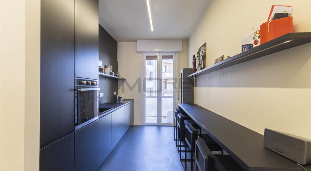 CUCINA CON BALCONE