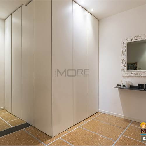 INGRESSO CON ARMADIO A MURO 