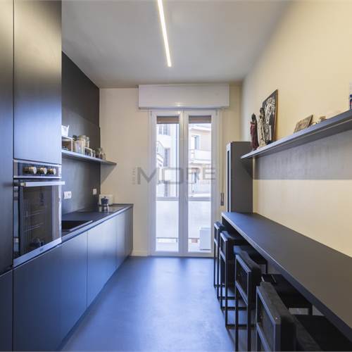 CUCINA CON BALCONE
