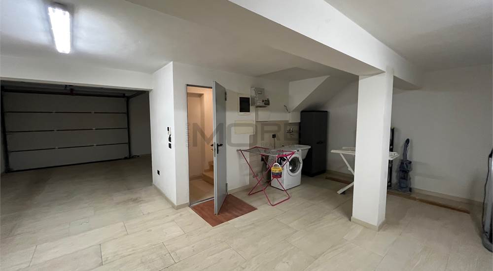 GARAGE CON SPAZIO LAVANDERIA