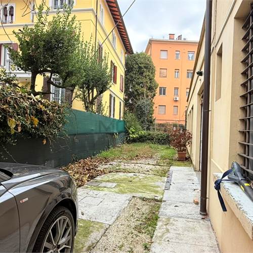 AREA CORTILIVA - POSTI AUTO 