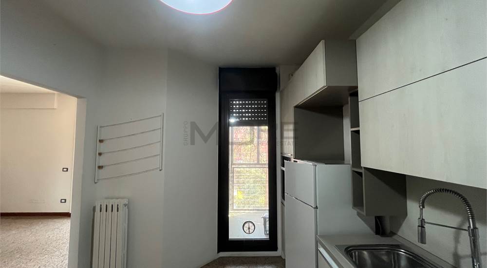 CUCINA CON BALCONE