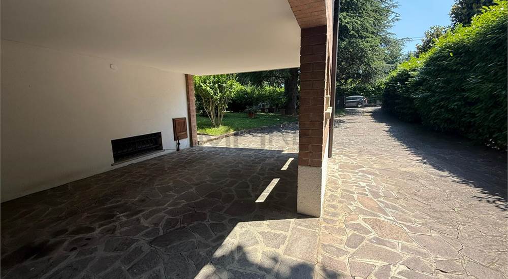 PORTICO D'INGRESSO / POSTO AUTO