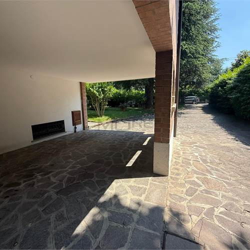 PORTICO D'INGRESSO / POSTO AUTO