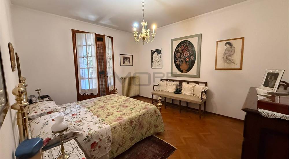 CAMERA DOPPIA CON BALCONE