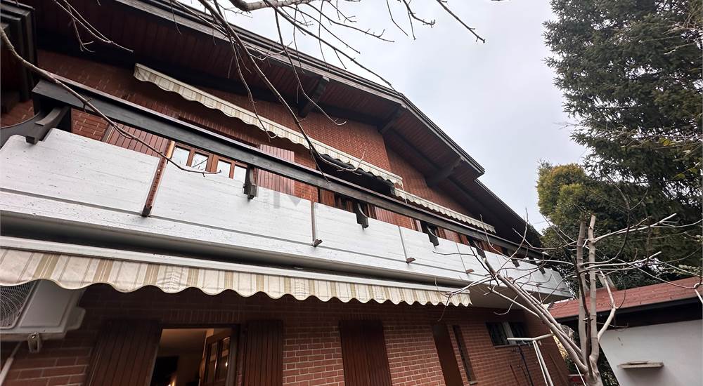 BALCONE CAMERE EST