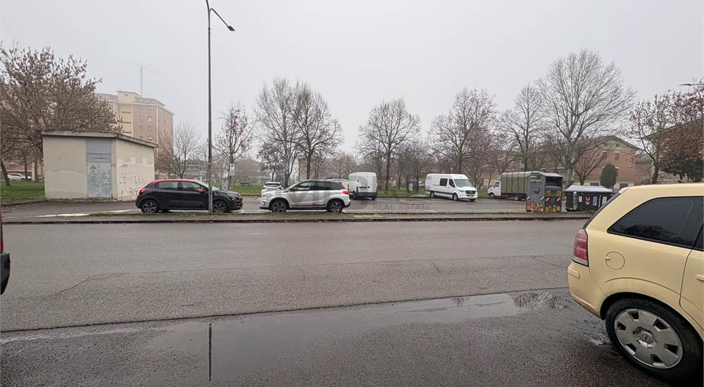 parcheggio fronte negozio