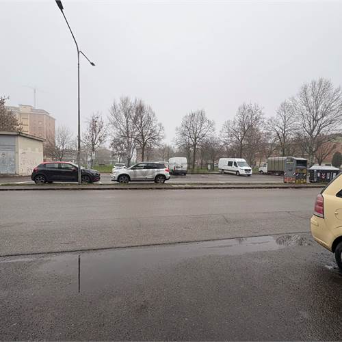 parcheggio fronte negozio