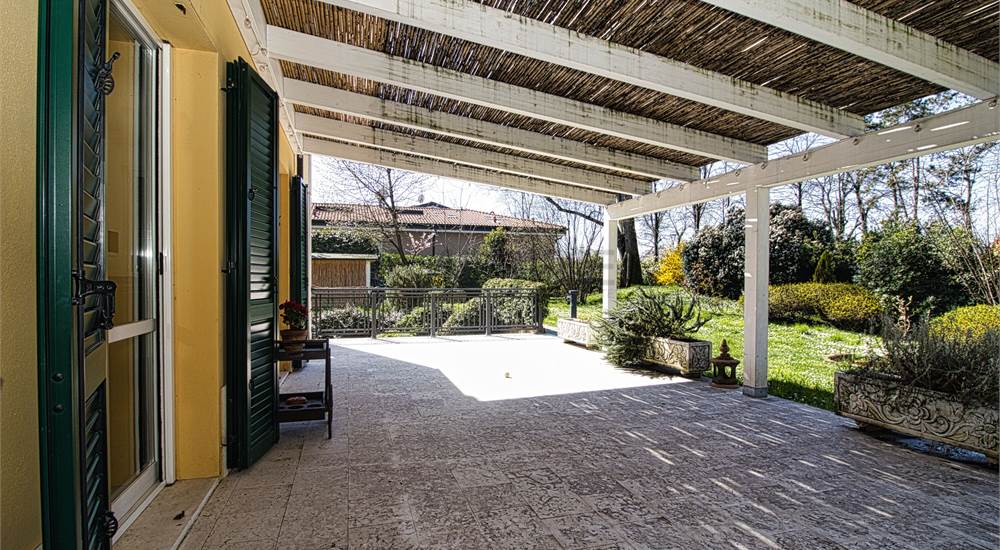 PATIO E GIRADINO