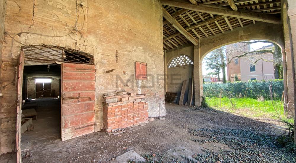 ED 2 - PORTICO STALLA